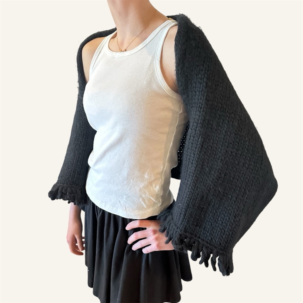 DKNY Chunky Black Wool Shrug🌸